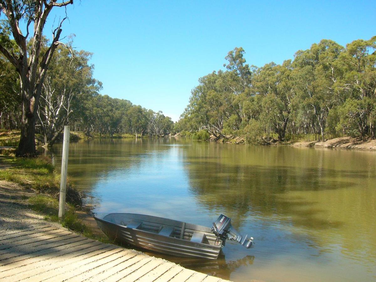 Deniliquin Riverside Caravan Park Extérieur photo