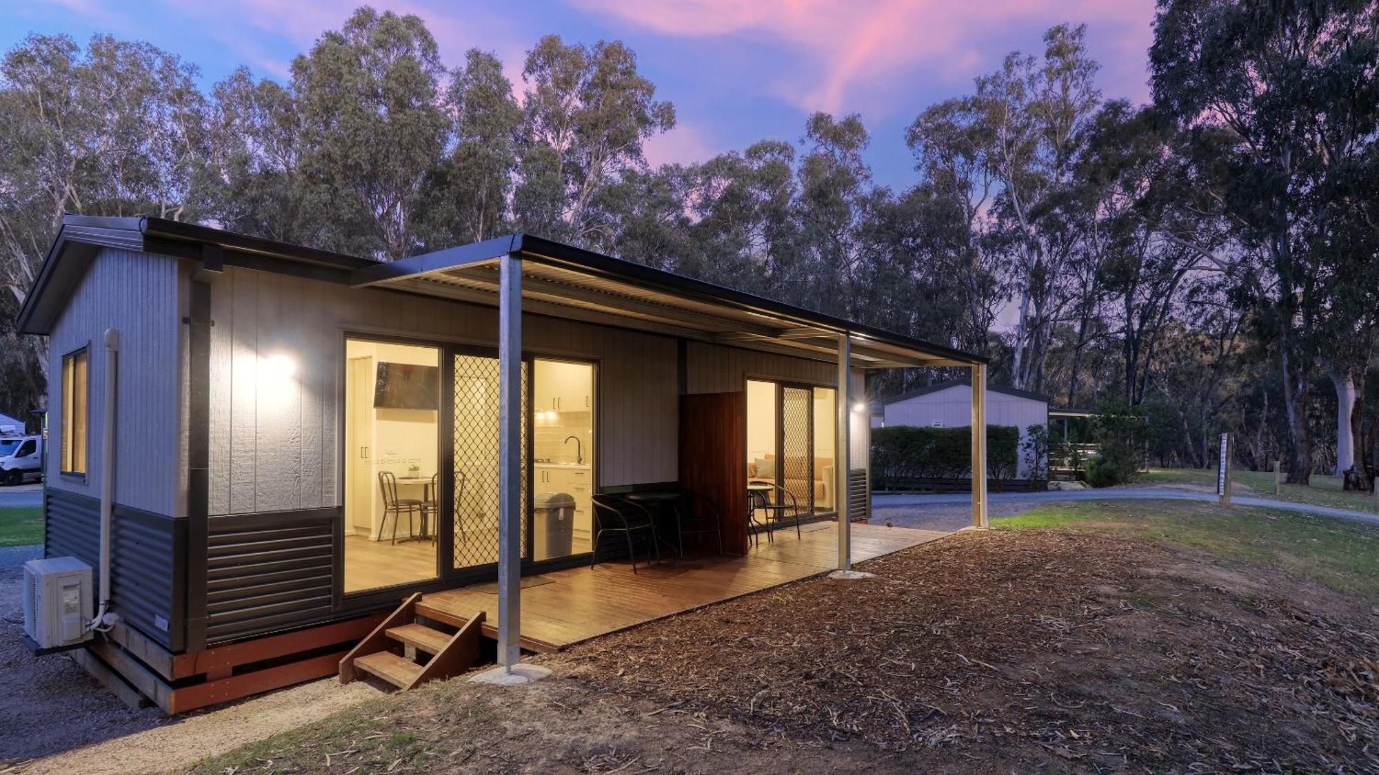 Deniliquin Riverside Caravan Park Extérieur photo