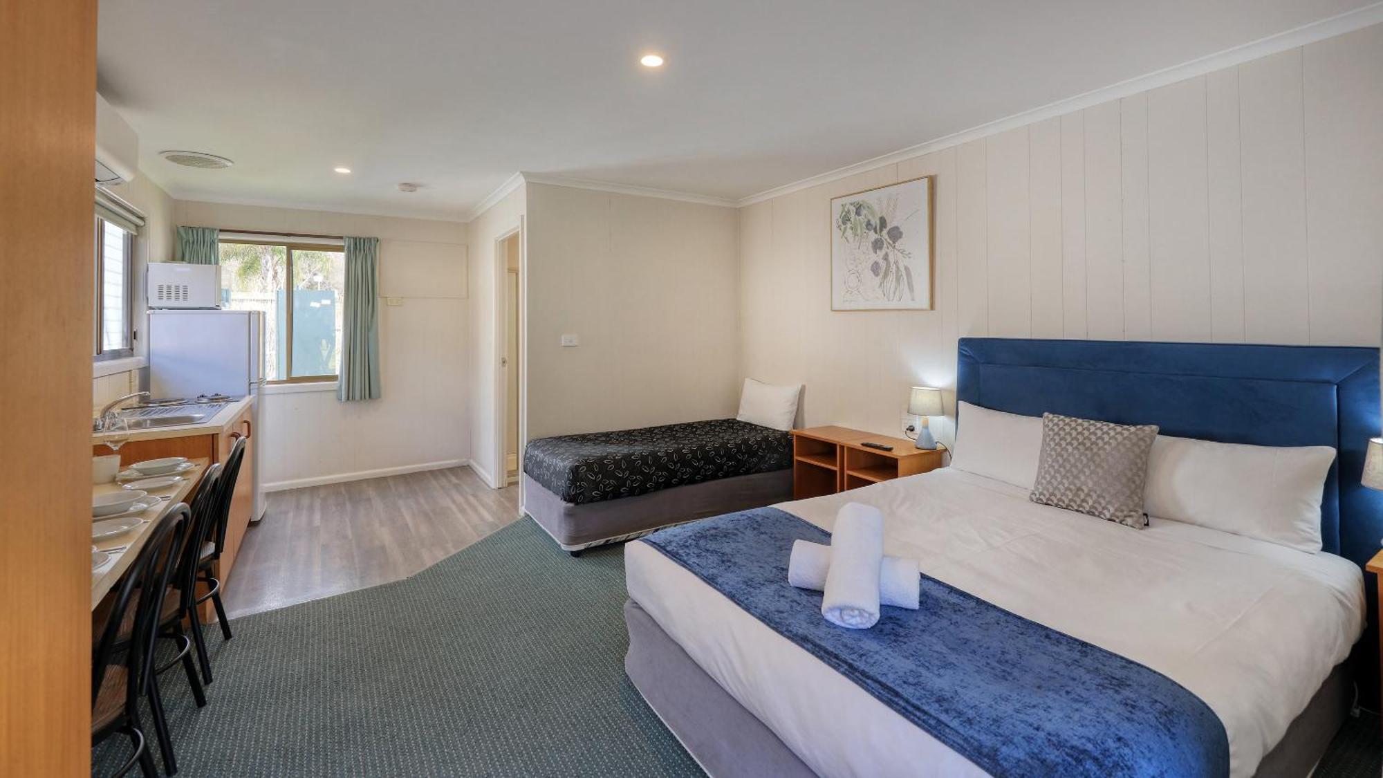 Deniliquin Riverside Caravan Park Extérieur photo