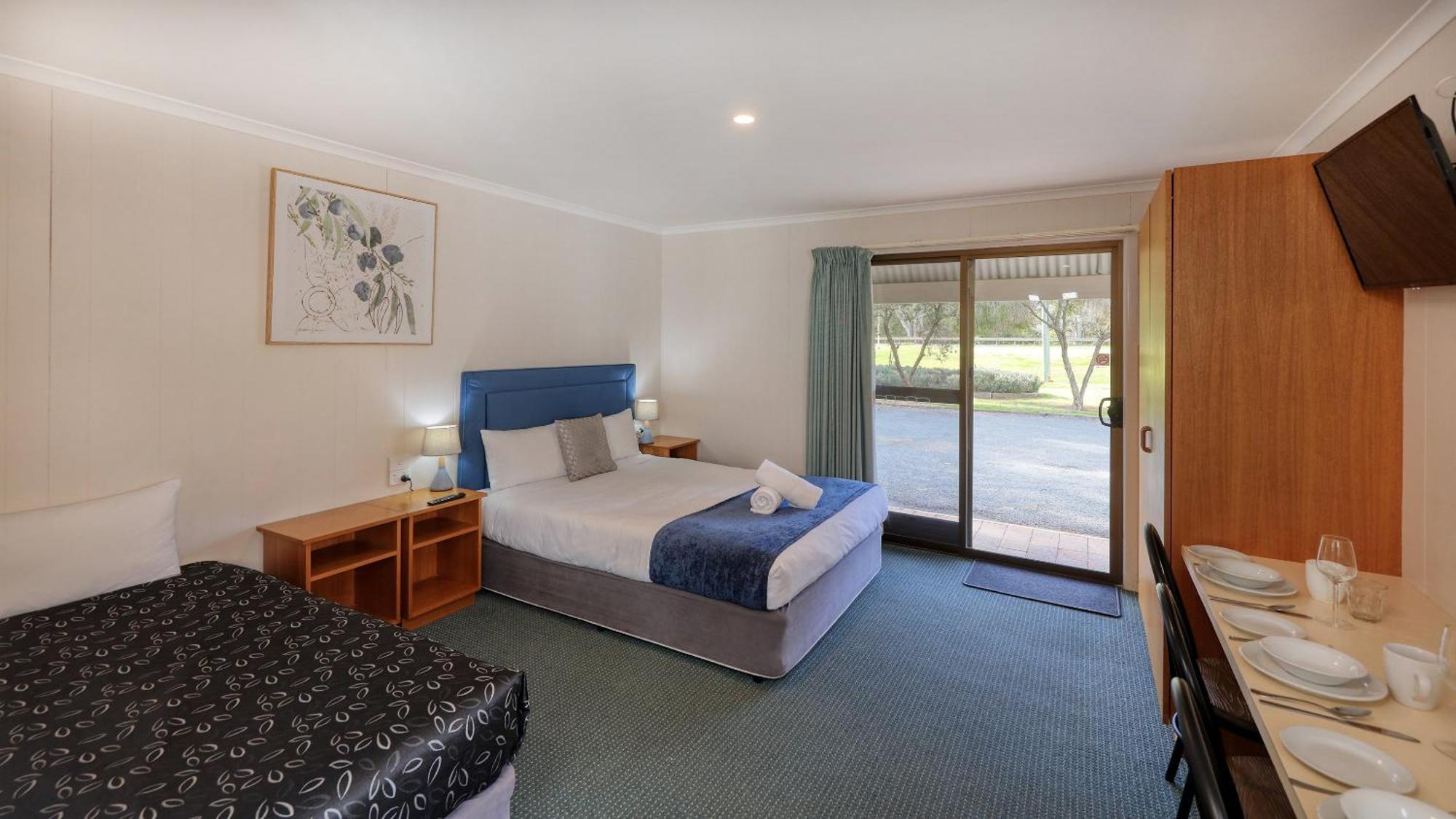 Deniliquin Riverside Caravan Park Extérieur photo