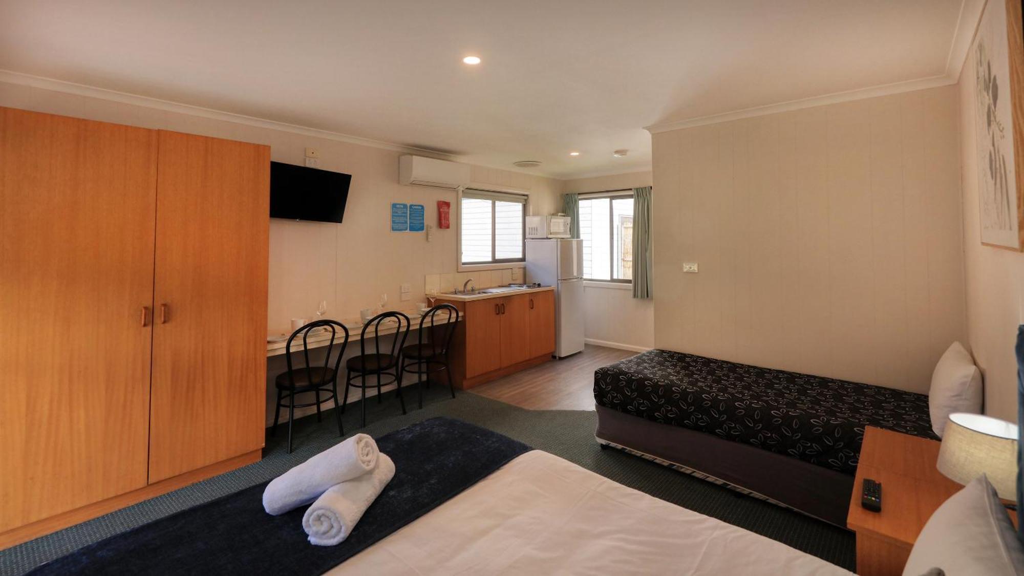 Deniliquin Riverside Caravan Park Extérieur photo