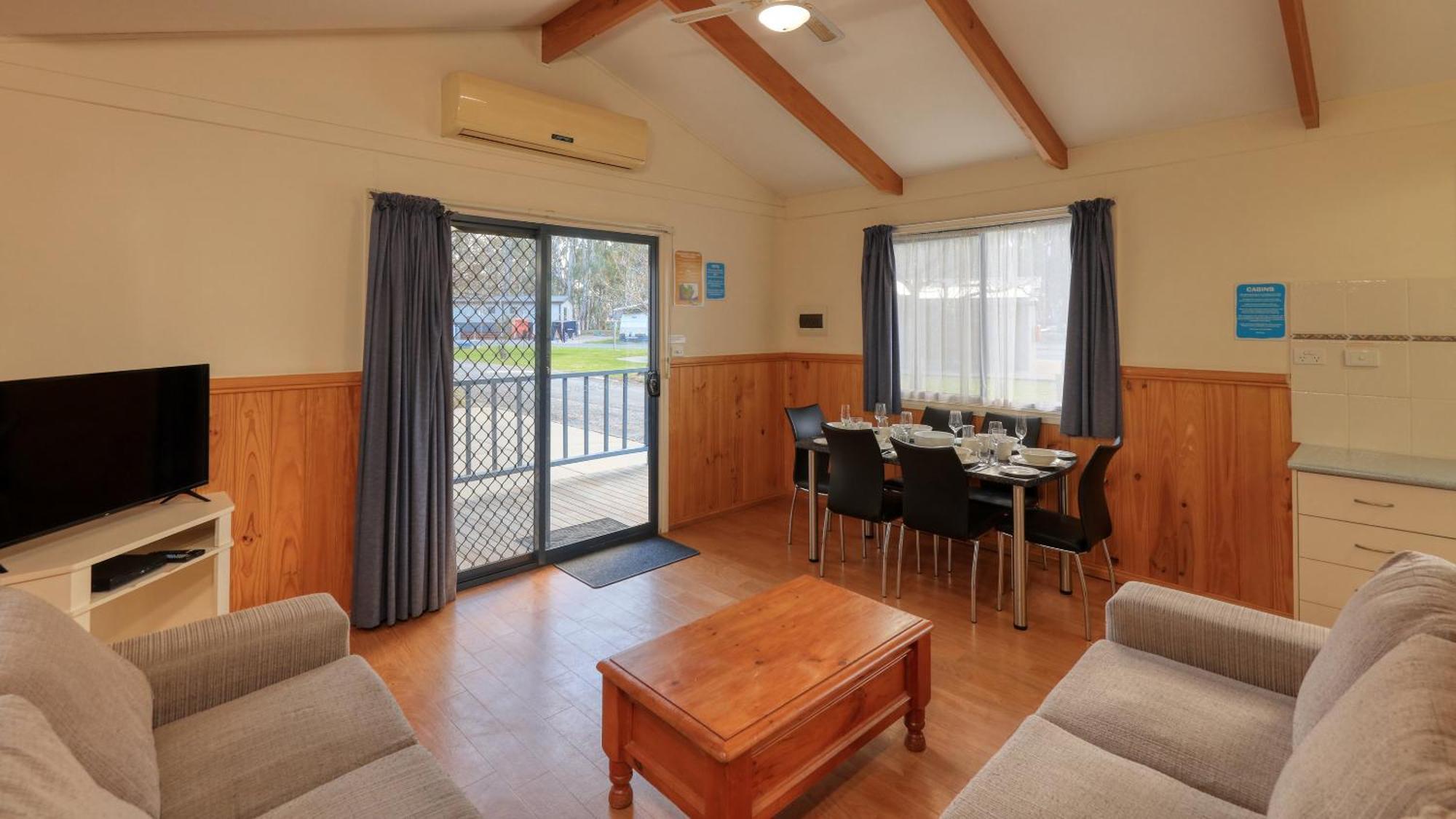 Deniliquin Riverside Caravan Park Extérieur photo
