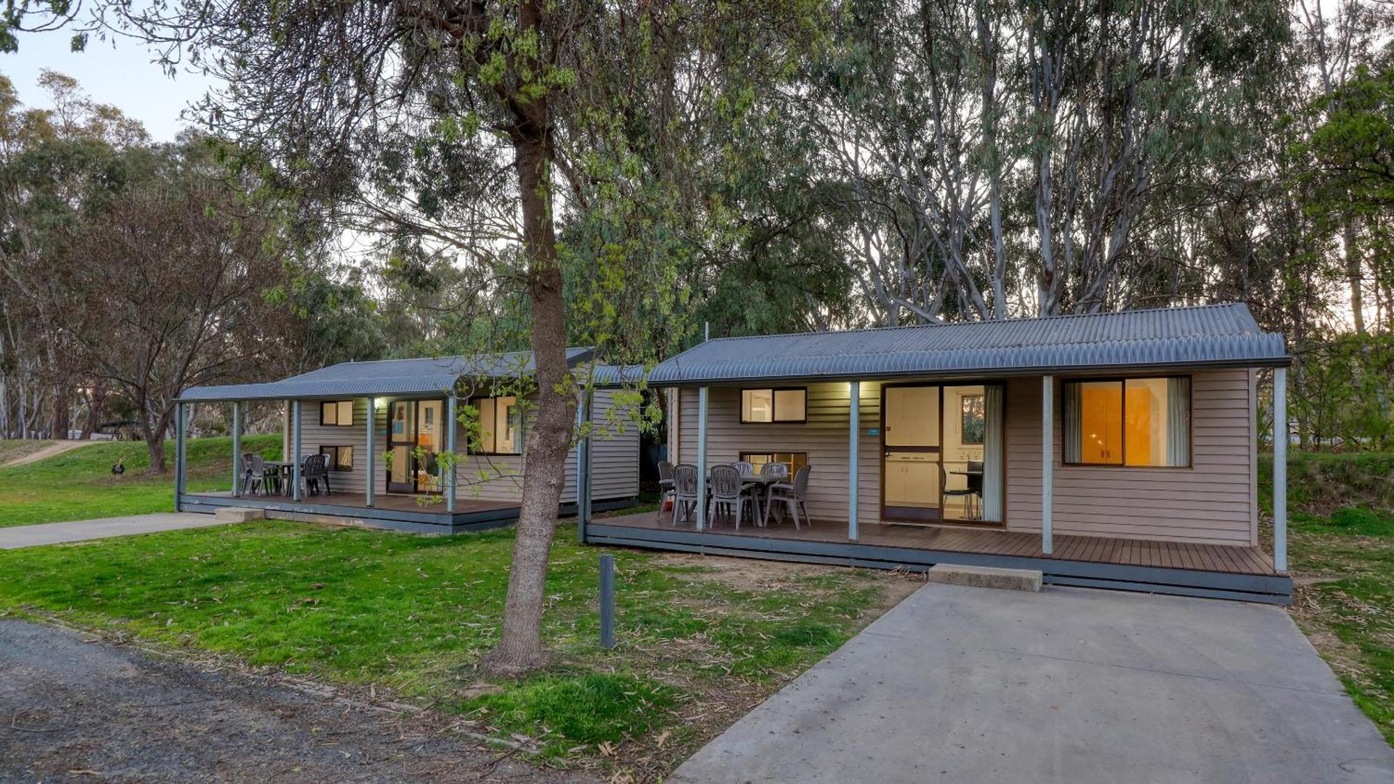Deniliquin Riverside Caravan Park Extérieur photo