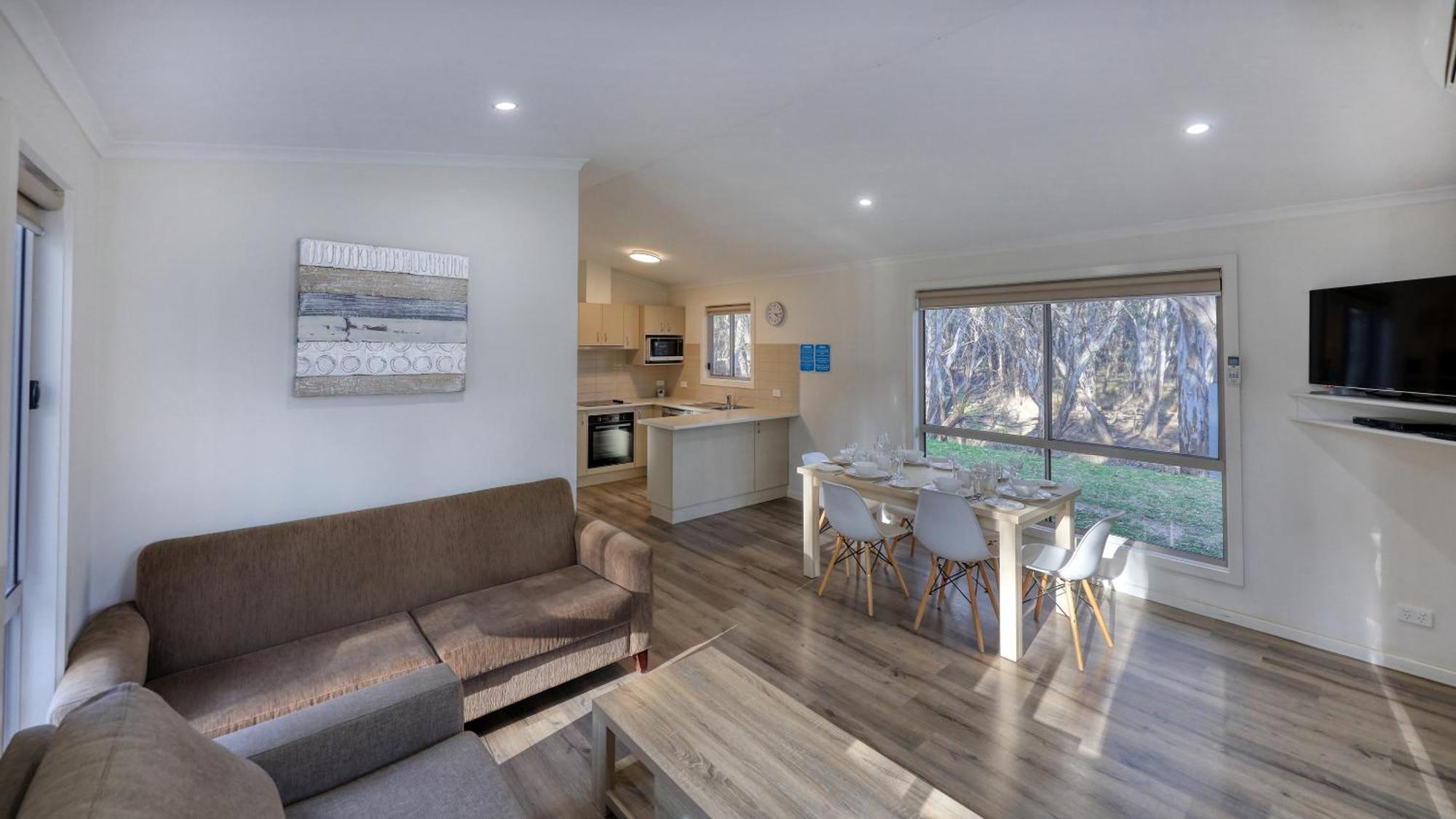 Deniliquin Riverside Caravan Park Extérieur photo