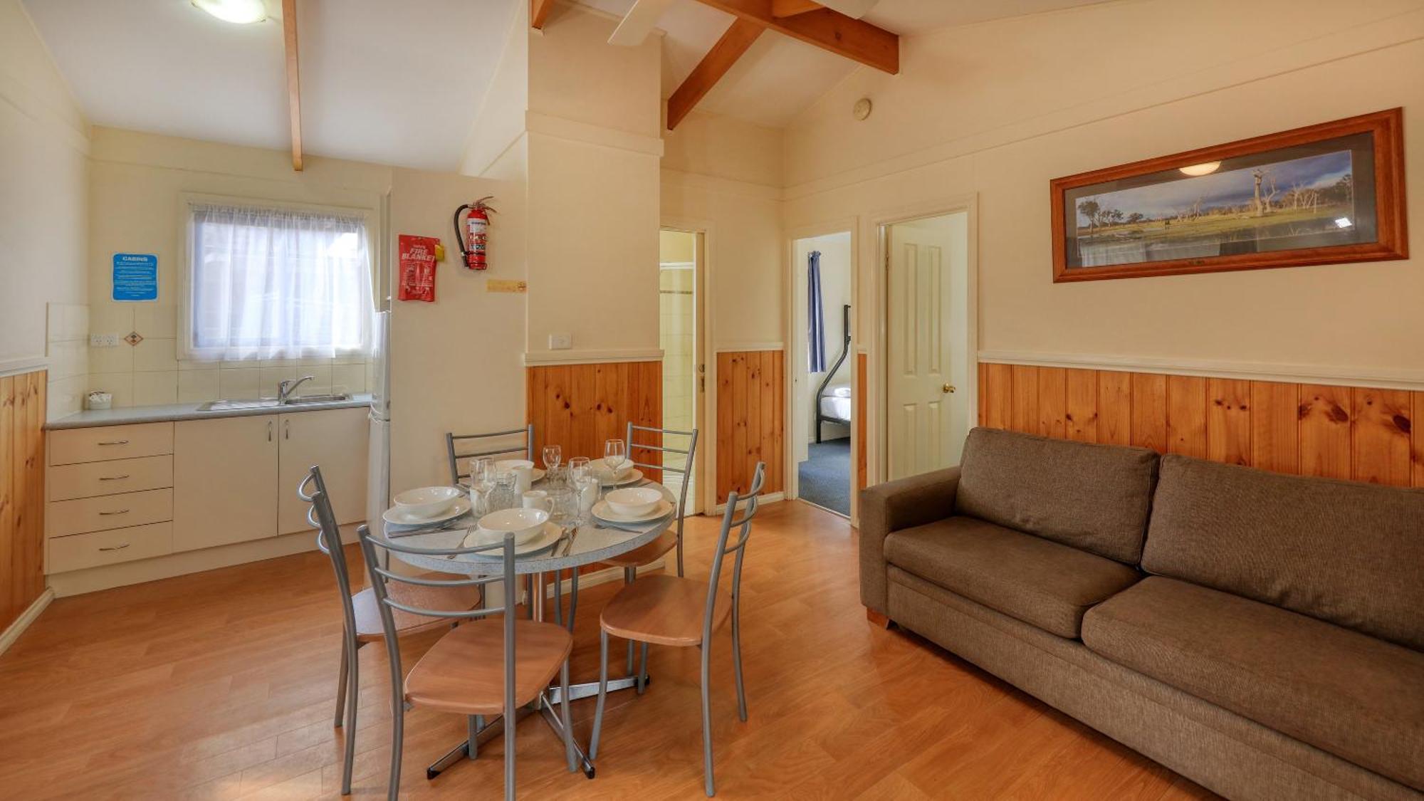 Deniliquin Riverside Caravan Park Extérieur photo