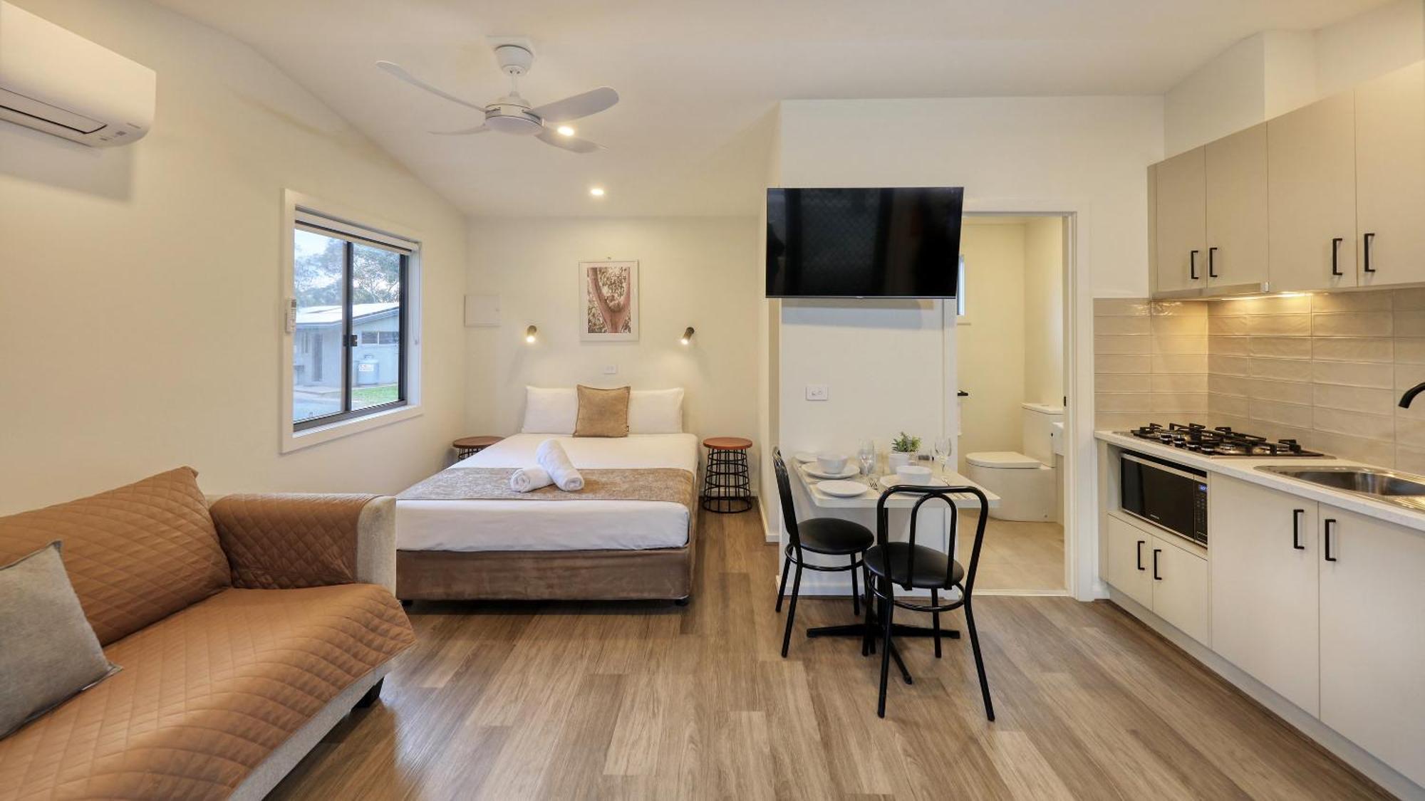 Deniliquin Riverside Caravan Park Extérieur photo