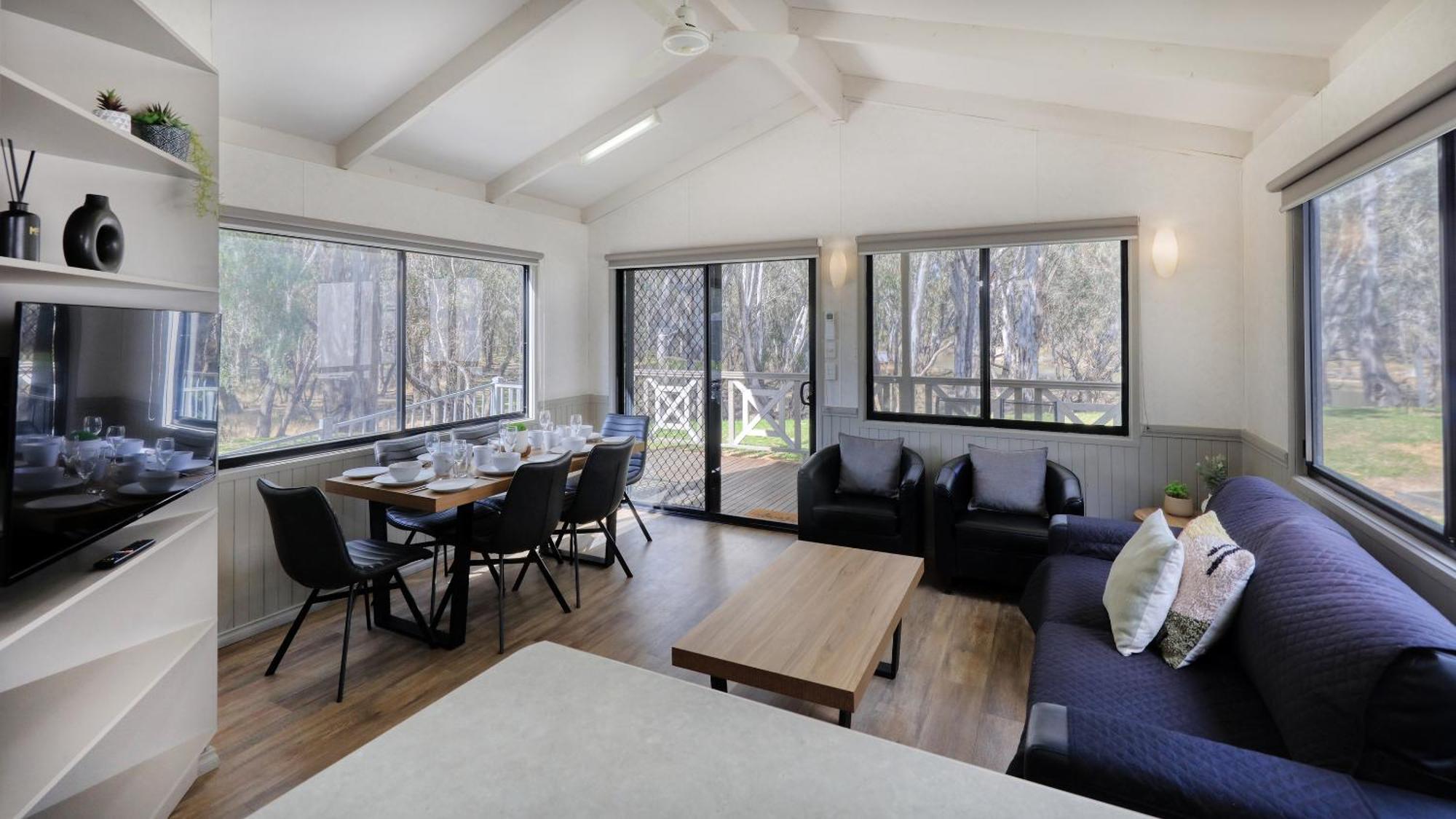 Deniliquin Riverside Caravan Park Extérieur photo