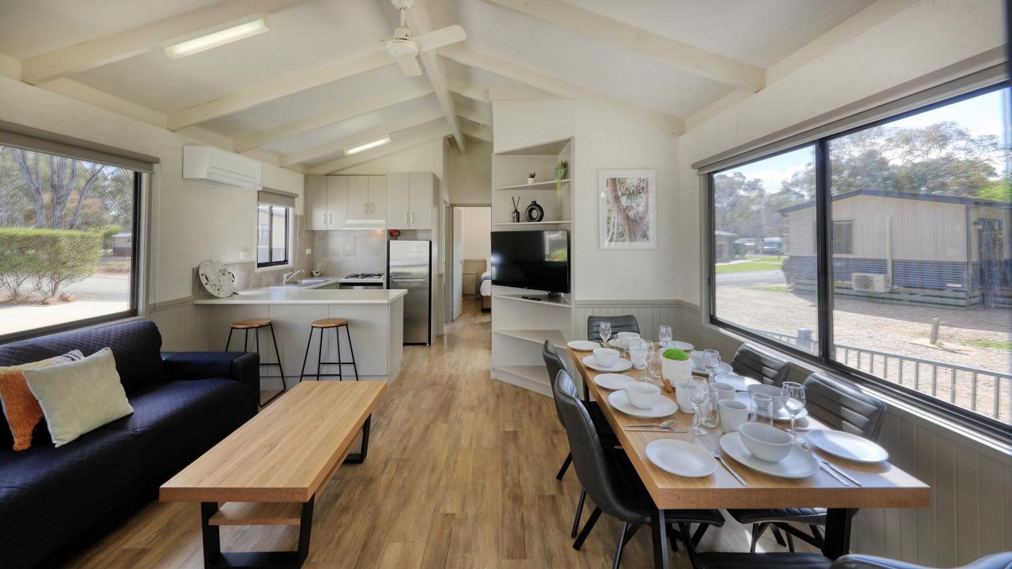 Deniliquin Riverside Caravan Park Extérieur photo