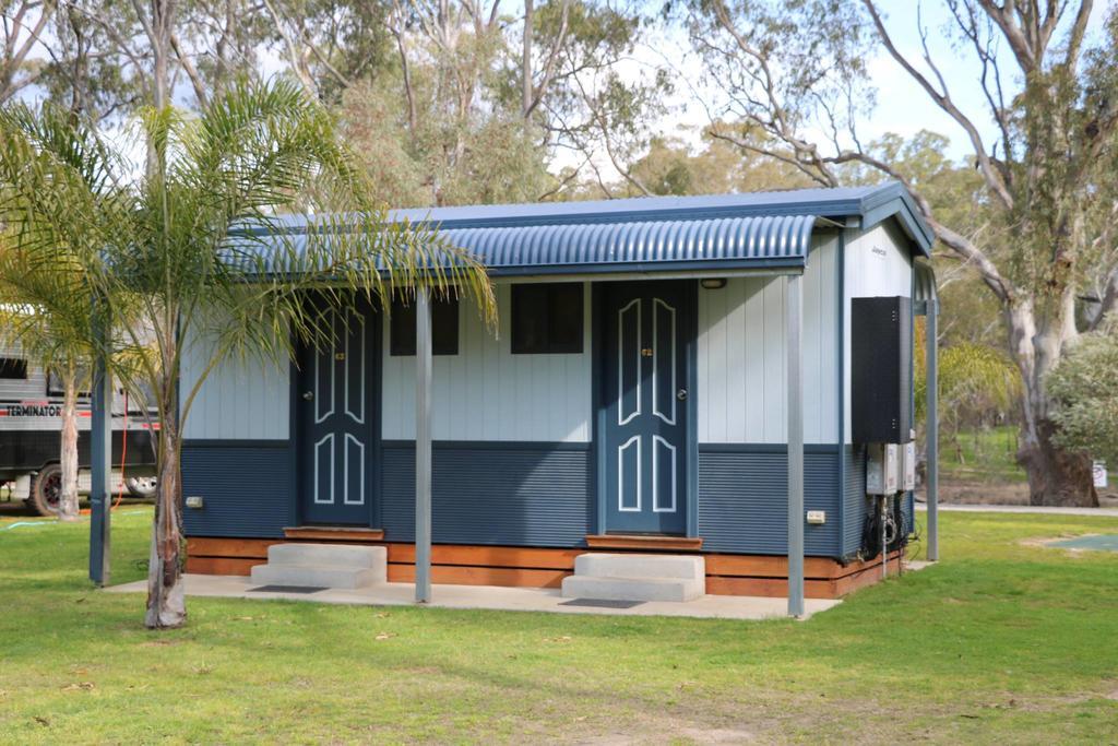 Deniliquin Riverside Caravan Park Extérieur photo